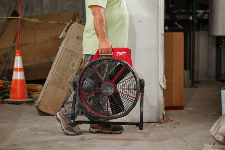 Milwaukee 0821-20 Cordless / Corded M18 Brushless 18-in. Fan, Tool Only