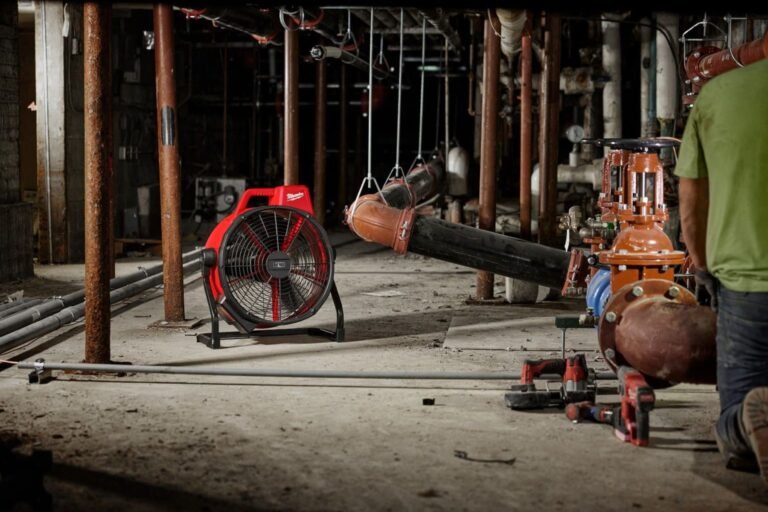 Milwaukee 0821-20 Cordless / Corded M18 Brushless 18-in. Fan, Tool Only