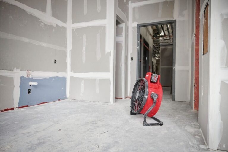 Milwaukee 0821-20 Cordless / Corded M18 Brushless 18-in. Fan, Tool Only