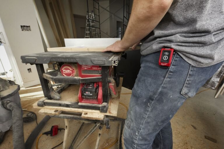 Milwaukee 0950-20 Universal Wireless Dust Control Adapter & Remote Control Kit