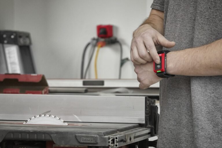 Milwaukee 0950-20 Universal Wireless Dust Control Adapter & Remote Control Kit