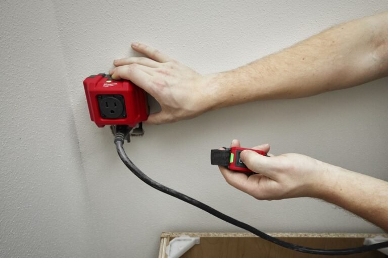 Milwaukee 0950-20 Universal Wireless Dust Control Adapter & Remote Control Kit