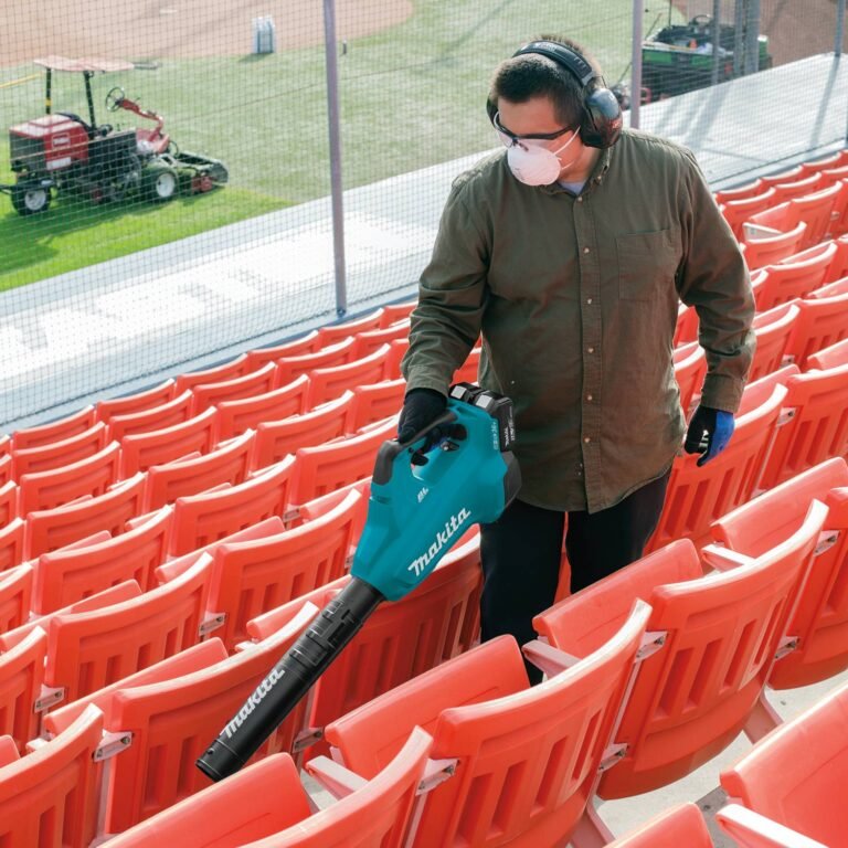 Makita XBU02PT 36V (18V X2) LXT Brushless Blower Kit (5.0Ah)