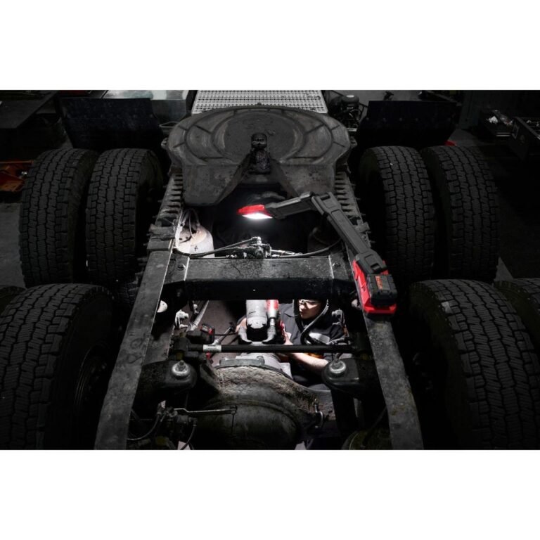 Milwaukee 2129-20 M18 Magnetic Extendable Articulating 2,500-Lumen Boom Light, Tool Only