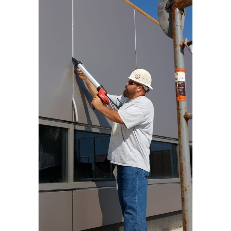 Milwaukee 2442-21 M12 20oz. Aluminum Barrel Sausage Style Caulk and Adhesive Gun Kit