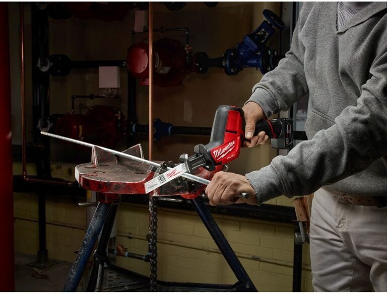 Milwaukee 2520-21XC M12 FUEL Brushless Hacksaw Reciprocating Sawzall 4.0Ah Kit