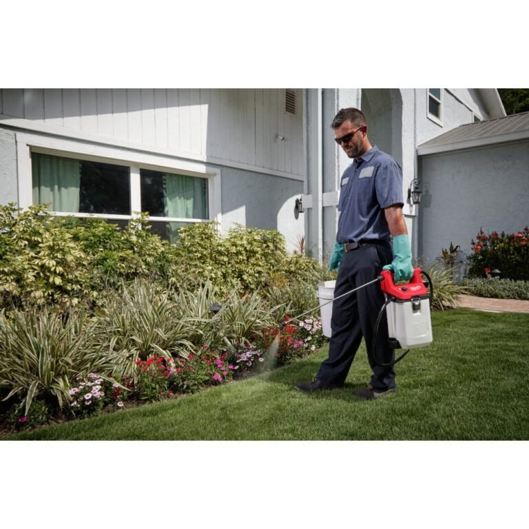 Milwaukee 2528-21G2 M12 2-Gallon Handheld Sprayer 2.0Ah Kit