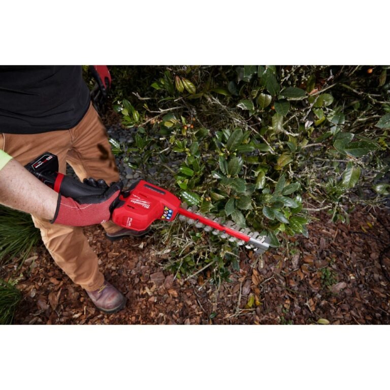 Milwaukee 2533-21 M12 FUEL 8-in Hedge Trimmer 4.0 Ah Kit
