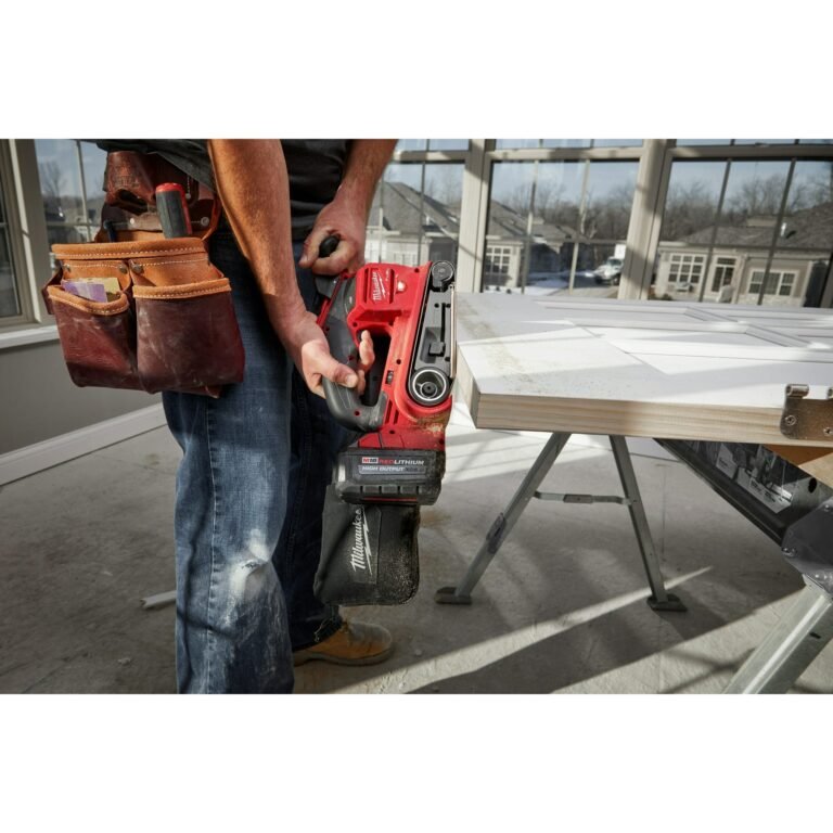 Milwaukee 2832-20 M18 FUEL 3-in. x 18-in. Cordless Belt Sander