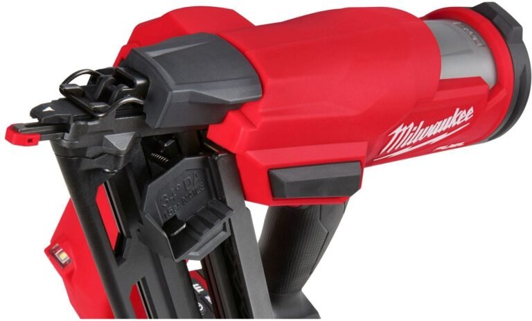 Milwaukee 2839-21CT M18 FUEL 15-Gauge Finish Nailer 2.0Ah Kit