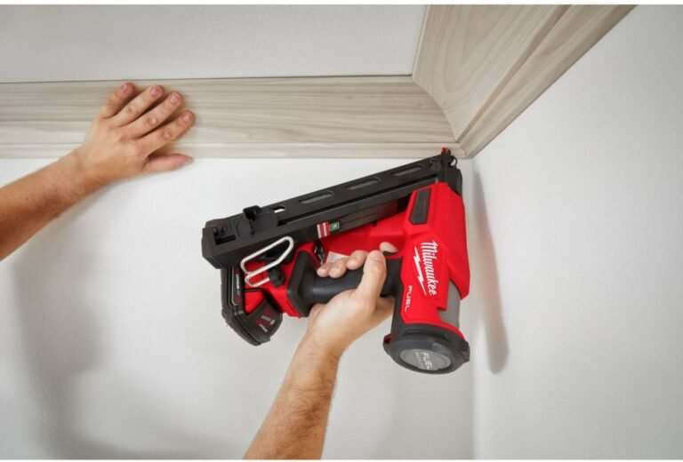 Milwaukee 2839-20 M18 FUEL 15-Gauge Finish Nailer, Tool Only