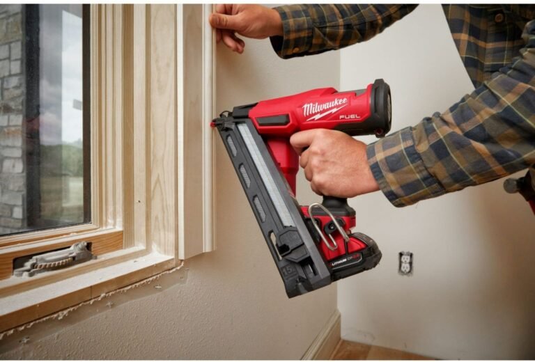 Milwaukee 2839-20 M18 FUEL 15-Gauge Finish Nailer, Tool Only