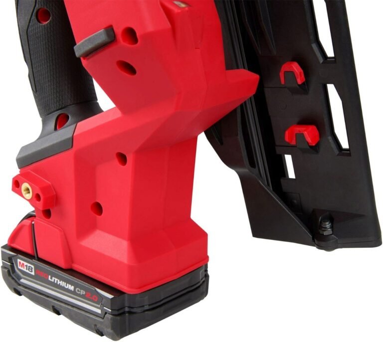 Milwaukee 2841-21CT M18 FUEL 16-Gauge Angled Finish Nailer 2.0Ah Kit