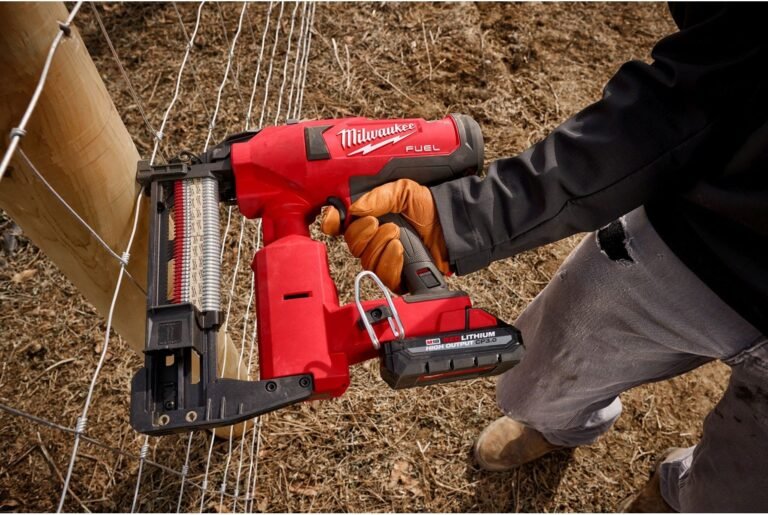 Milwaukee 2843-20 M18 Fuel Utility Fencing Stapler