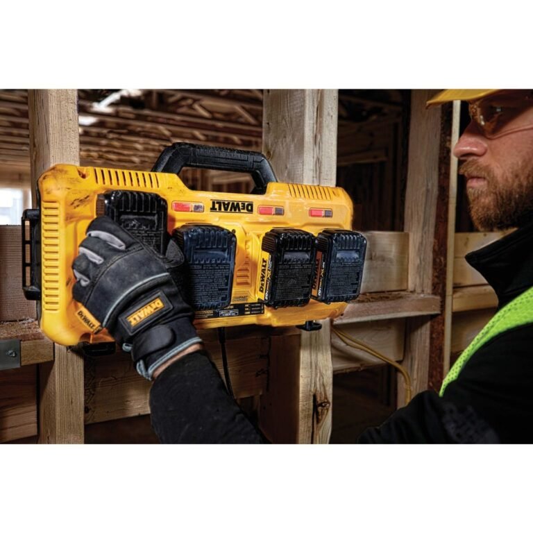 DeWalt DCB104 Multiport Simultaneous Fast Charger