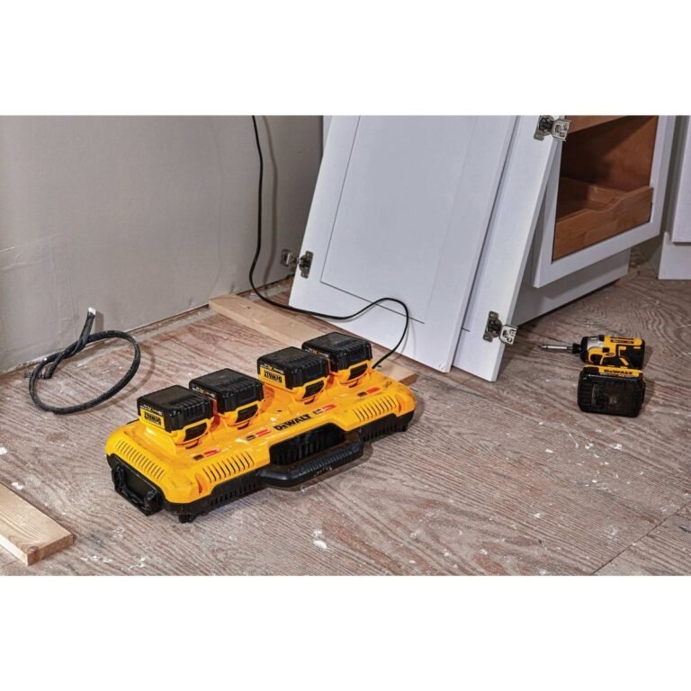 DeWalt DCB104 Multiport Simultaneous Fast Charger