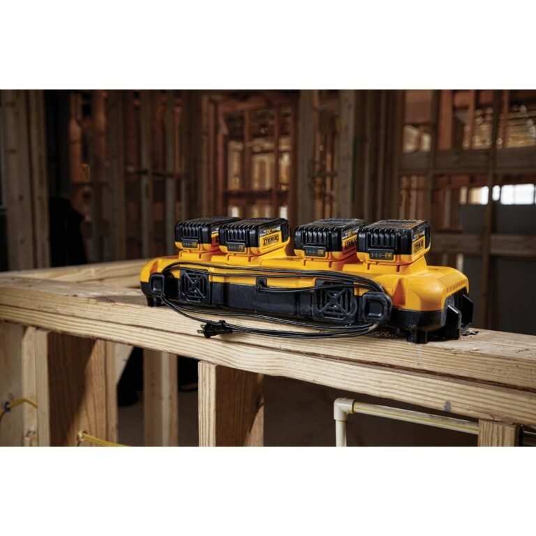DeWalt DCB104 Multiport Simultaneous Fast Charger