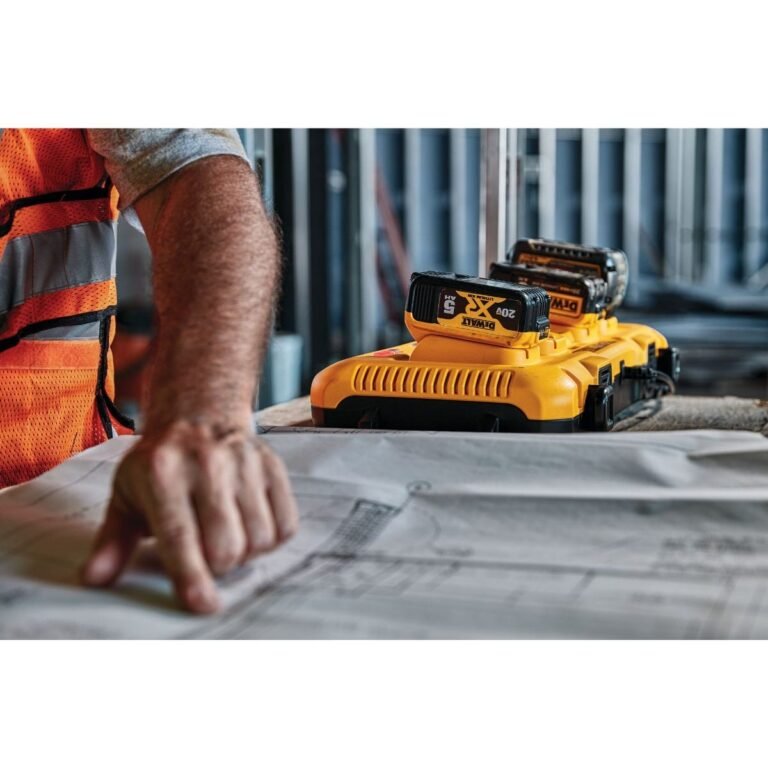 DeWalt DCB104 Multiport Simultaneous Fast Charger