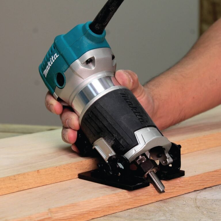 Makita RT0701CX3 Corded 1-1/4 HP* Compact Router Kit