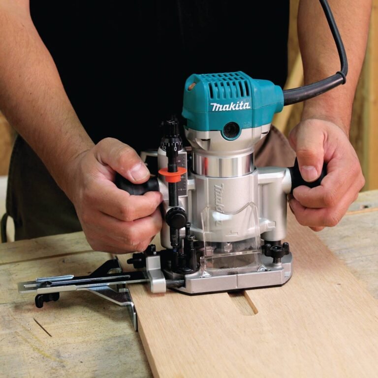 Makita RT0701CX3 Corded 1-1/4 HP* Compact Router Kit