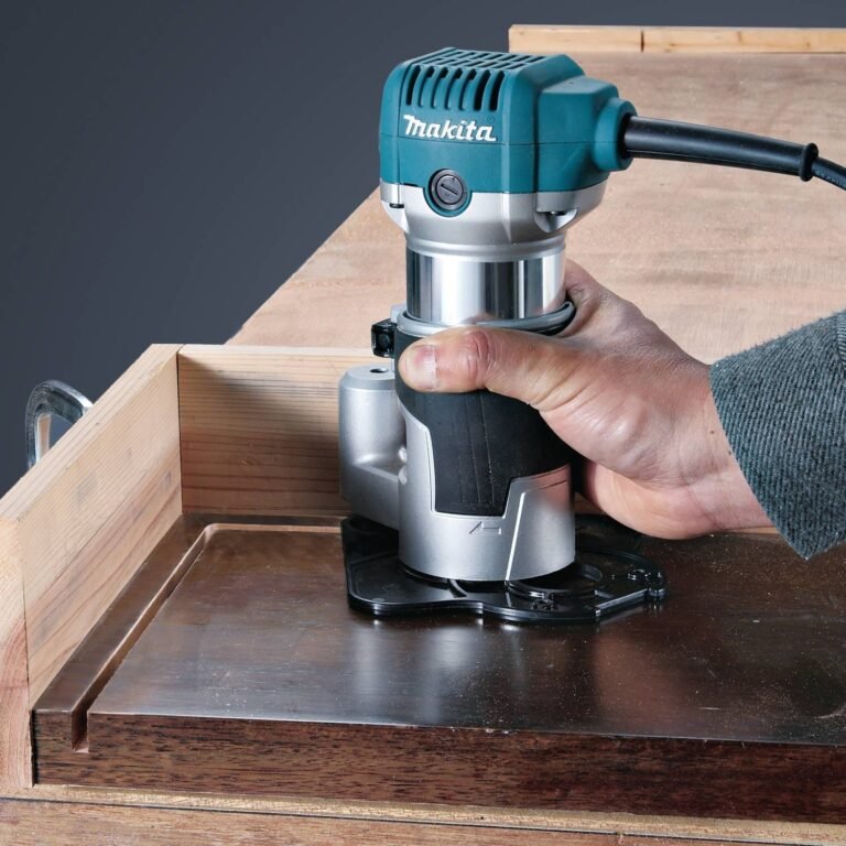 Makita RT0701CX3 Corded 1-1/4 HP* Compact Router Kit