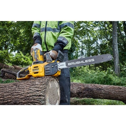 DeWalt DCCS677Z1 60V MAX Brushless 20 in. Chainsaw 15.0Ah Kit