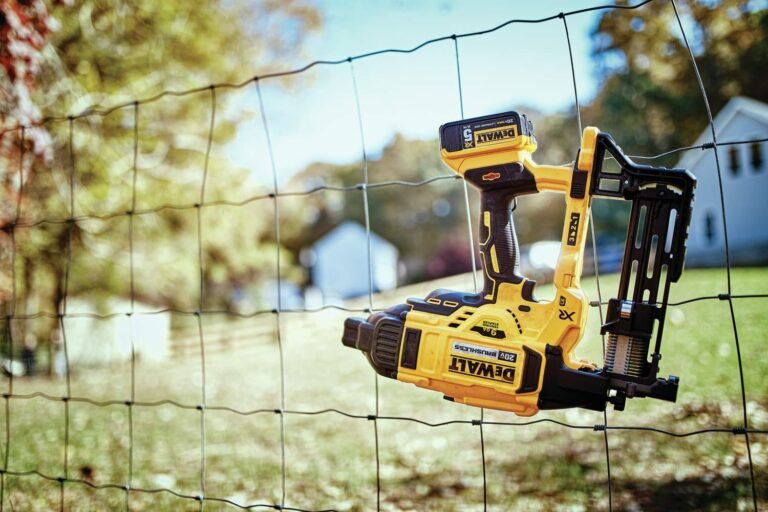 DeWALT DCFS950B 20V MAX XR Brushless 9-Gauge Fencing Stapler, Tool Only