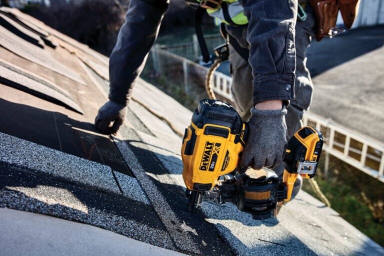 DeWALT DCN45RND1 20V MAX 15-Degree Cordless Coil Roofing Nailer 2.0Ah Kit