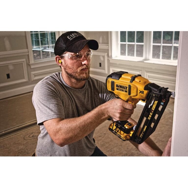 DeWalt DCN660D1 20V MAX 16-Gauge Cordless Brushless Finish Nailer Kit