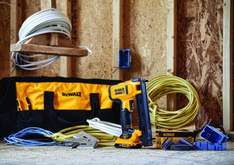 DeWalt DCN701D1 20V MAX Cordless Electrician Cable Stapler 2.0Ah Kit