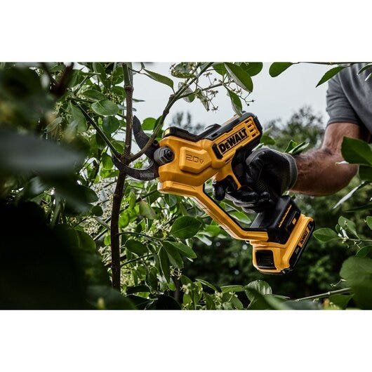 DeWalt DCPR320D1 20V MAX 1-1/2-in. Cordless Shrub & Limb Pruner Kit