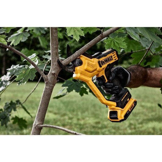 DeWalt DCPR320D1 20V MAX 1-1/2-in. Cordless Shrub & Limb Pruner Kit
