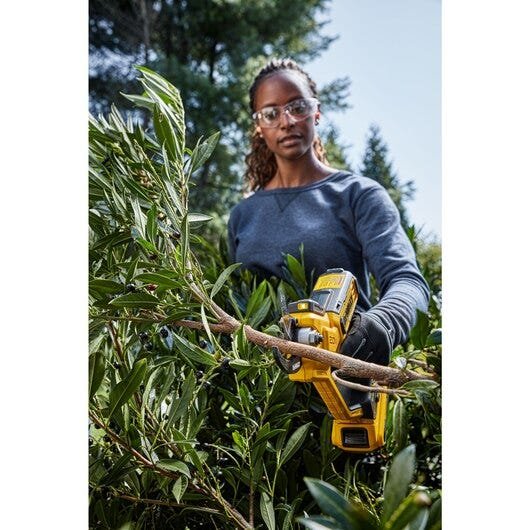 DeWalt DCPR320D1 20V MAX 1-1/2-in. Cordless Shrub & Limb Pruner Kit