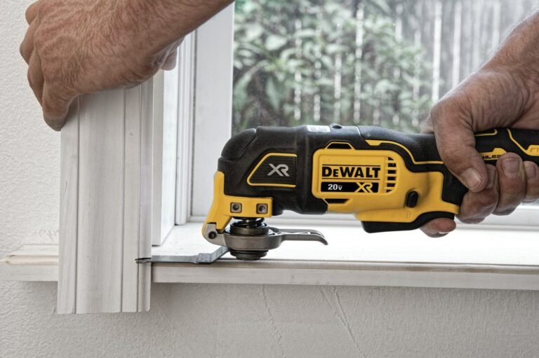 DeWalt DCS356C1 20V Max XR 3-Speed Cordless Oscillating Multi-Tool Kit