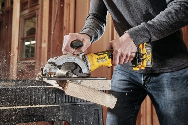 Dewalt DCS571B ATOMIC 20V MAX 4-1/2″ Circular Saw, Tool Only