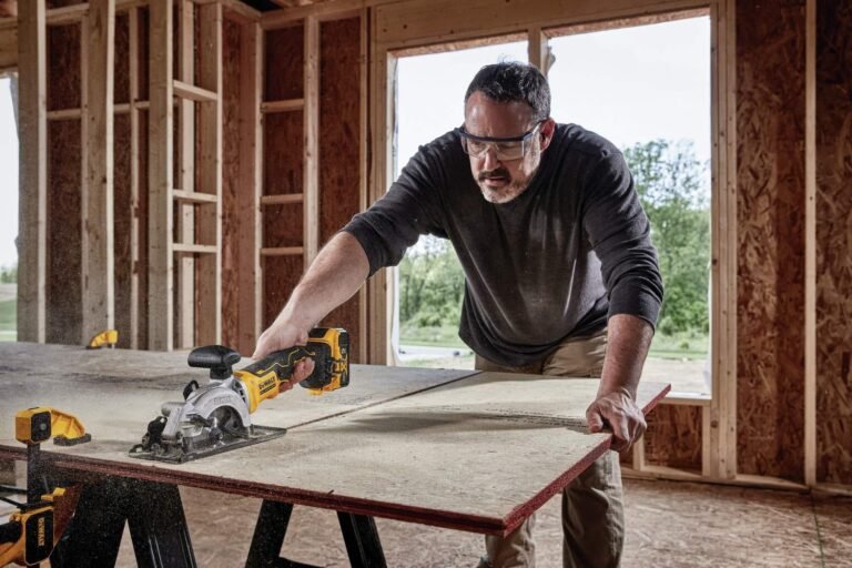 Dewalt DCS571B ATOMIC 20V MAX 4-1/2″ Circular Saw, Tool Only