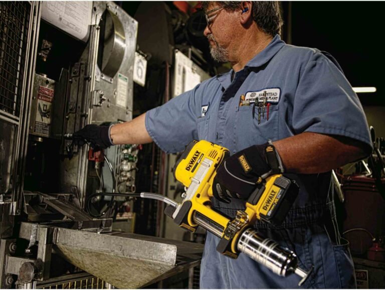 DeWalt DCGG571M1 20V MAX Grease Gun 4.0Ah Kit