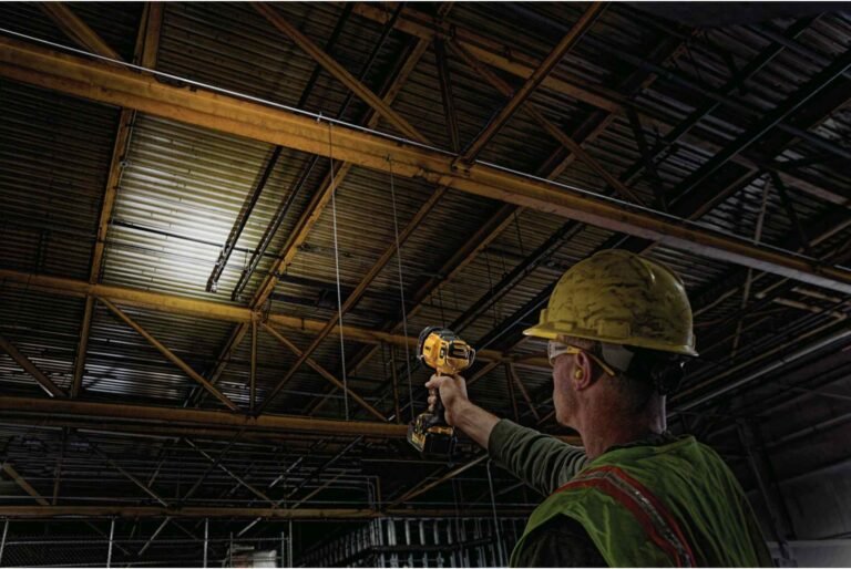 DeWalt DCL043 20V MAX 1500-Lumen LED Spotlight