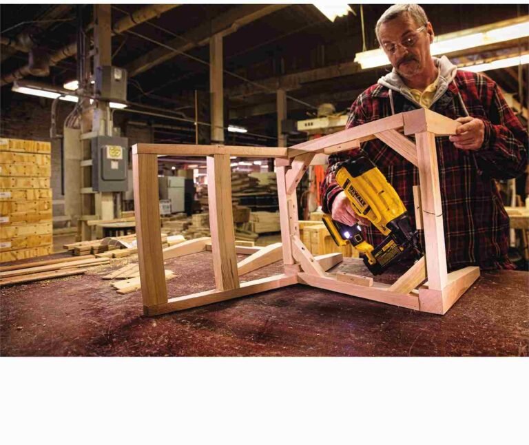 DeWalt DCN680D1 20V MAX XR Brushless 18-Gauge Brad Nailer 2.0Ah Kit