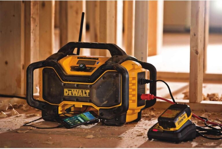 Dewalt DCR025 Bluetooth Charger Radio