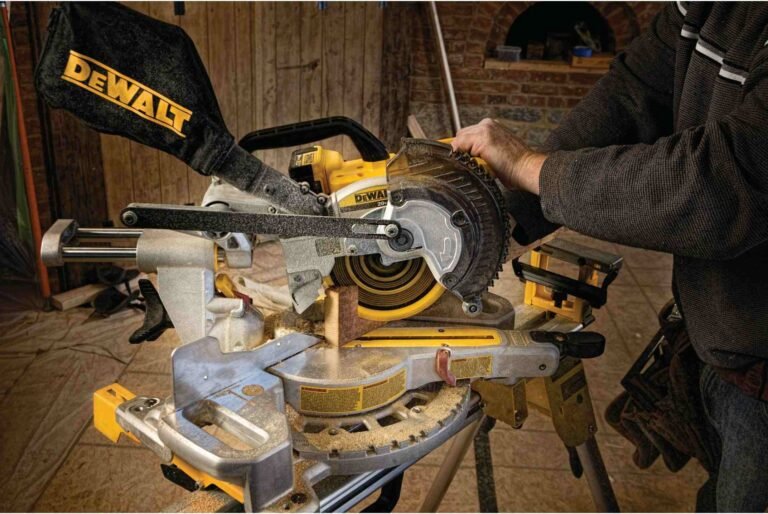 DeWalt DCS361M1 20V Max 7-1/4″ Cordless Miter Saw