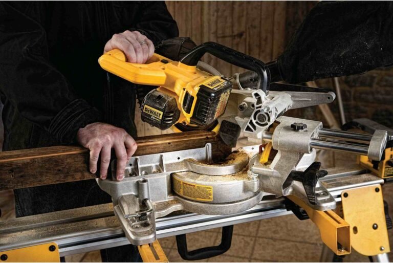 DeWalt DCS361M1 20V Max 7-1/4″ Cordless Miter Saw