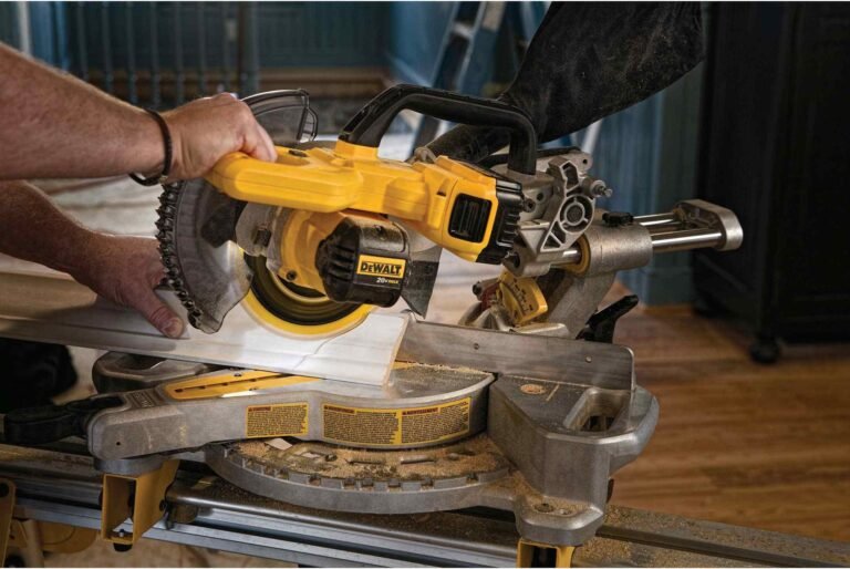 DeWalt DCS361M1 20V Max 7-1/4″ Cordless Miter Saw