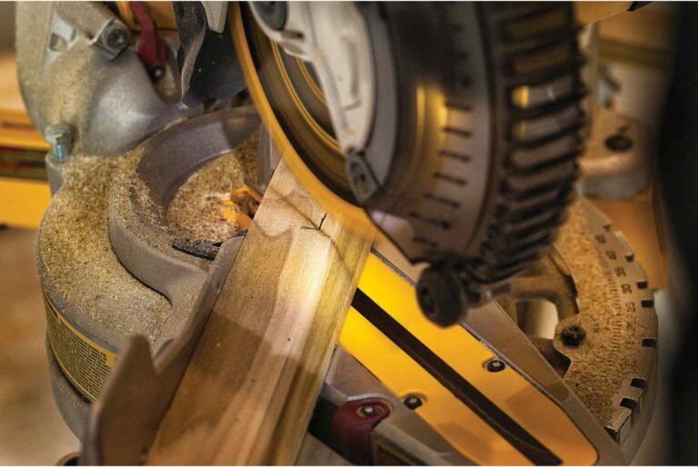 DeWalt DCS361M1 20V Max 7-1/4″ Cordless Miter Saw