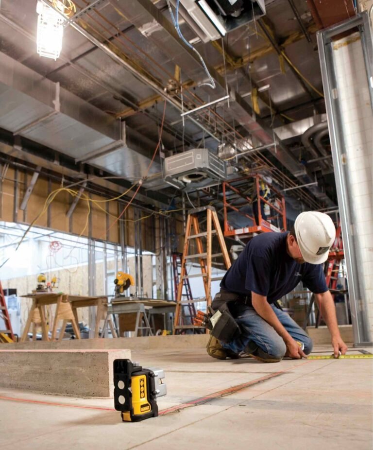 Dewalt DW089K Self Leveling 3-Beam Line Laser