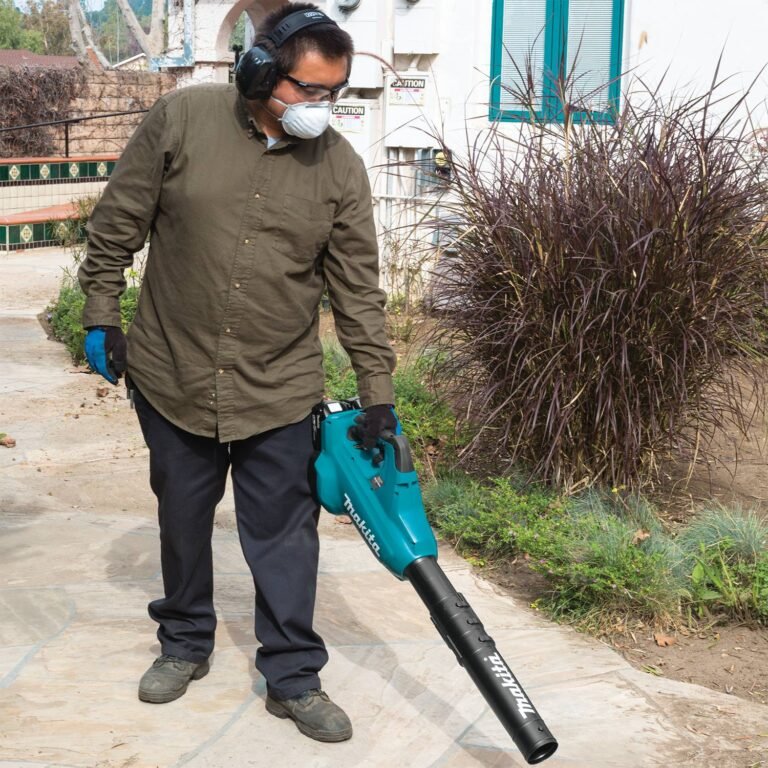 Makita XBU02PT 36V (18V X2) LXT Brushless Blower Kit (5.0Ah)