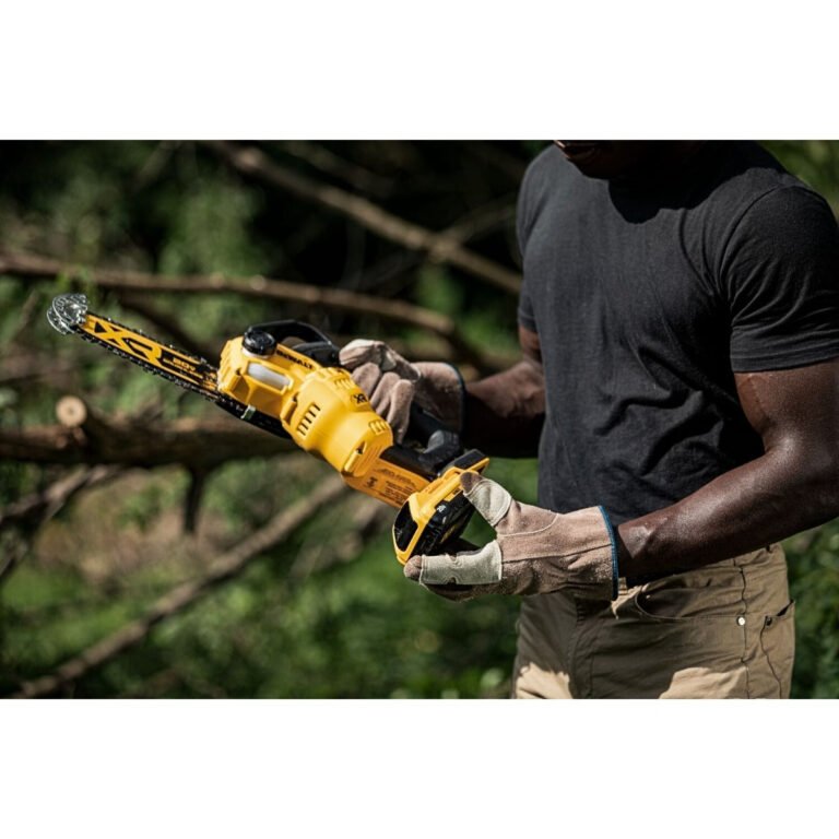 DeWalt DCCS623L1 20V MAX XR Brushless 8 in. Chainsaw 3.0Ah Kit