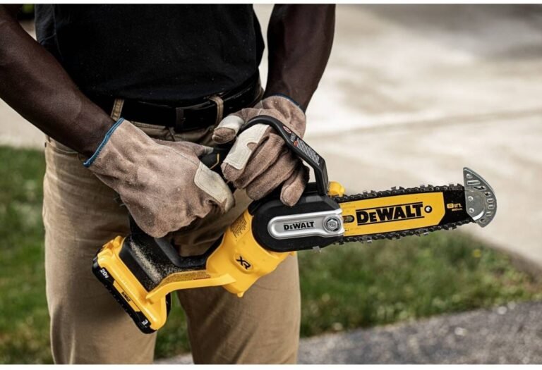 DeWalt DCCS623L1 20V MAX XR Brushless 8 in. Chainsaw 3.0Ah Kit