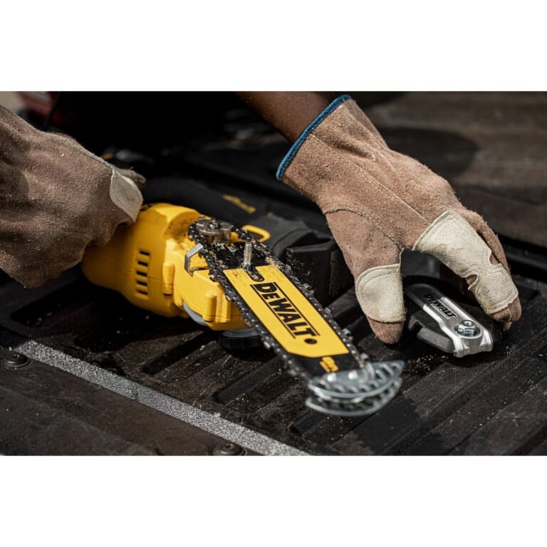 DeWalt DCCS623L1 20V MAX XR Brushless 8 in. Chainsaw 3.0Ah Kit