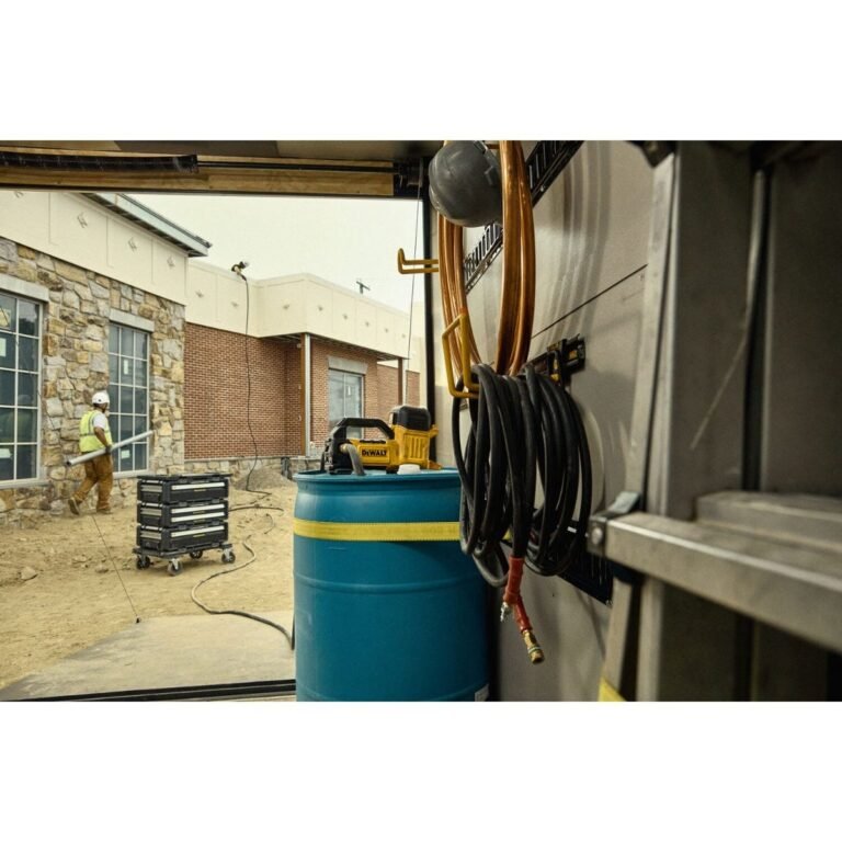 DeWALT DCE050B 20V MAX Cordless Transfer Pump. Tool Only